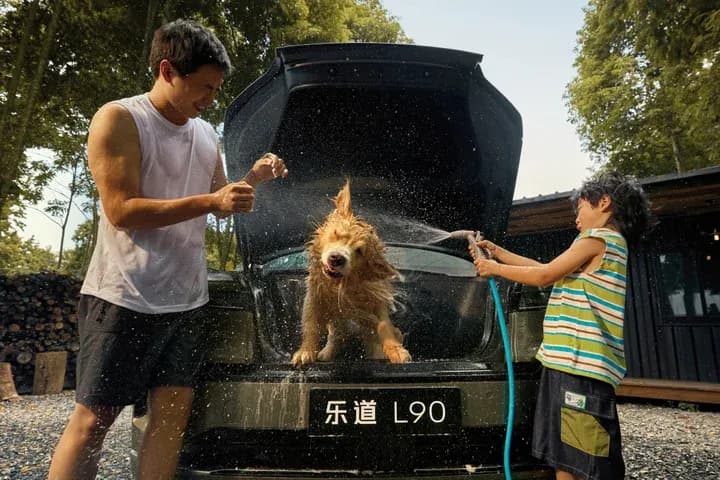 NIO Shares Climb as ONVO L90 Sees Strong Initial Demand, July Deliveries Reach 21,017 Units cover image