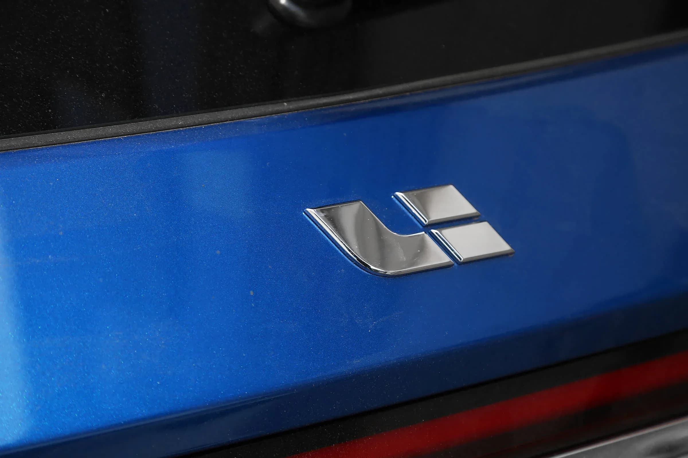 Li Auto Surges 4% Following Announcement of Expansion into Premium Electric SUV Market