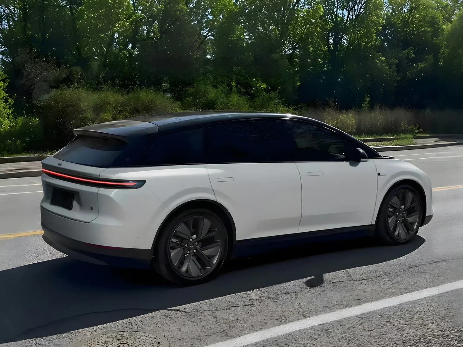 Li Auto i6: A Versatile EV Priced Between $34,500-$41,400, Available Immediately at Launch