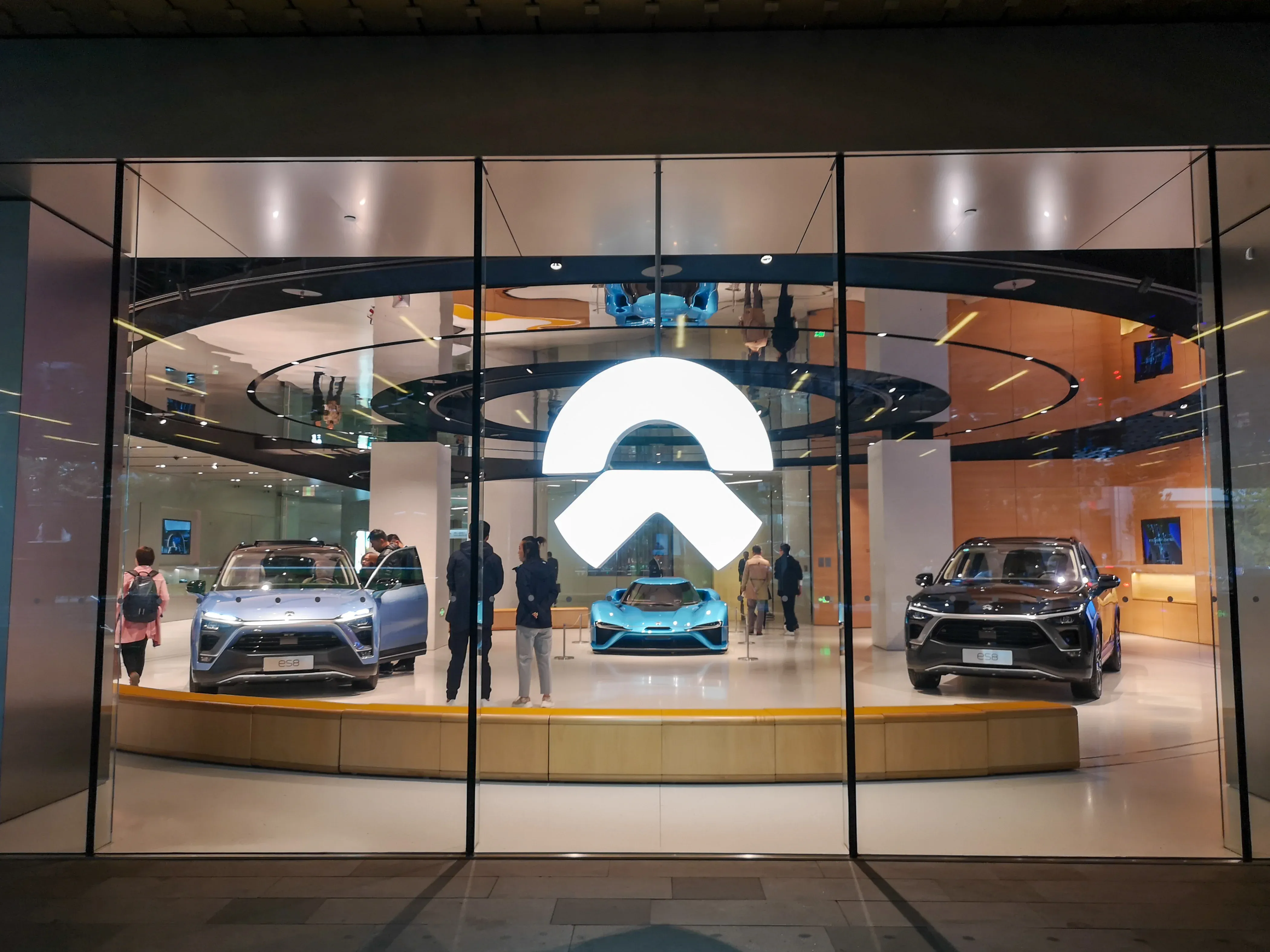 NIO CEO William Li Confirms Technical Partnership with McLaren, Reports Revenue from Deal